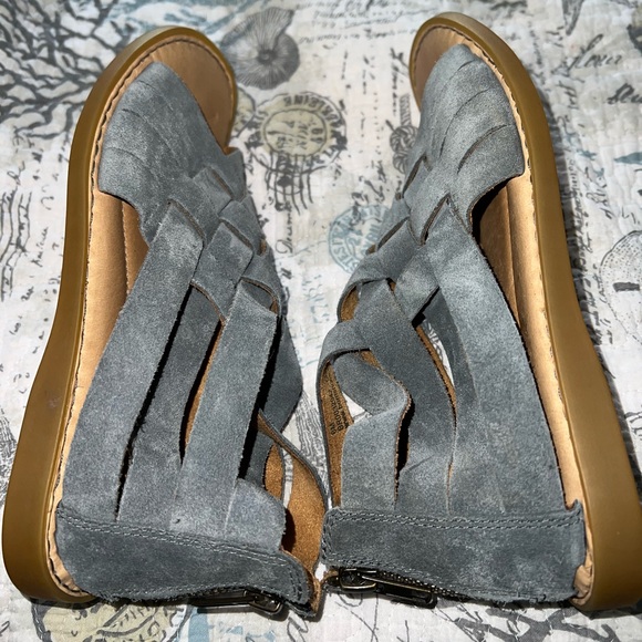 Born IWA WOVEN Dark Grey Suede Sandals Sz 6 - Picture 8 of 9